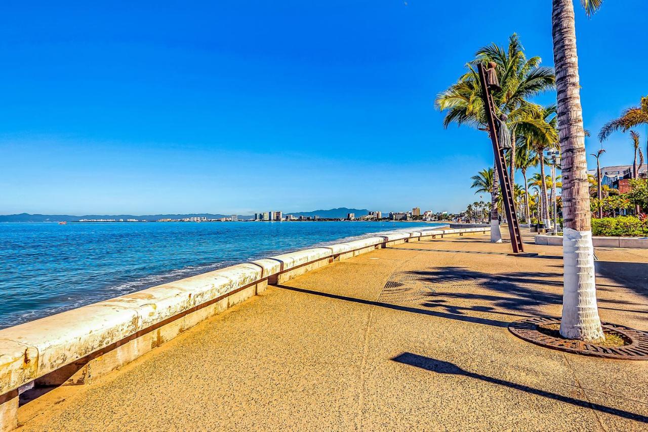 Malecon Beach Side Downtown Condo Puerto Vallarta Exterior photo