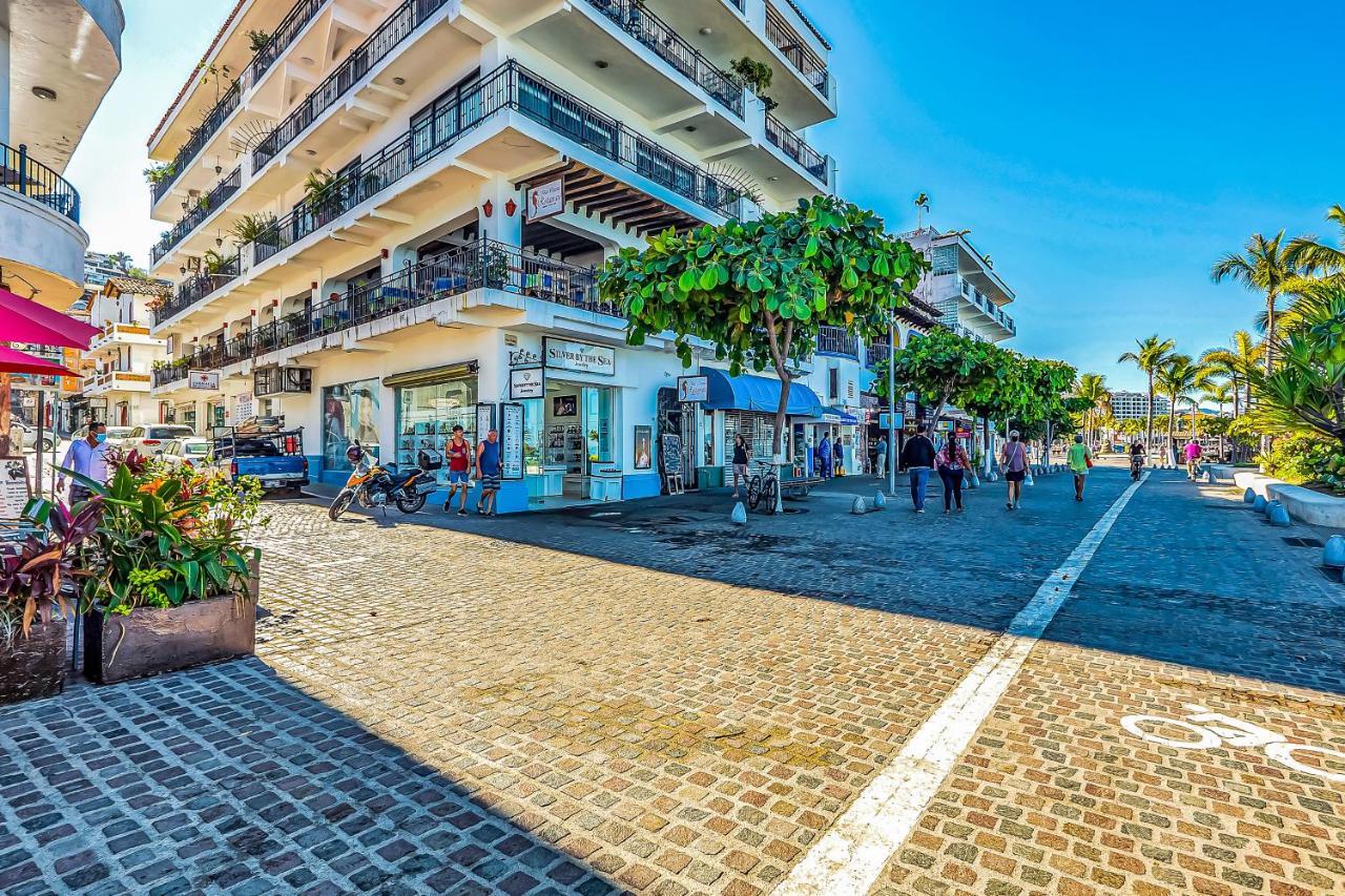 Malecon Beach Side Downtown Condo Puerto Vallarta Exterior photo
