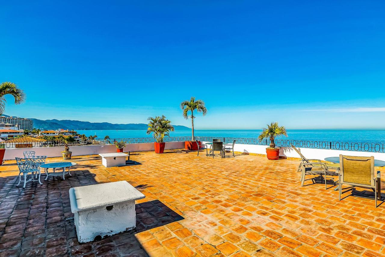 Malecon Beach Side Downtown Condo Puerto Vallarta Exterior photo